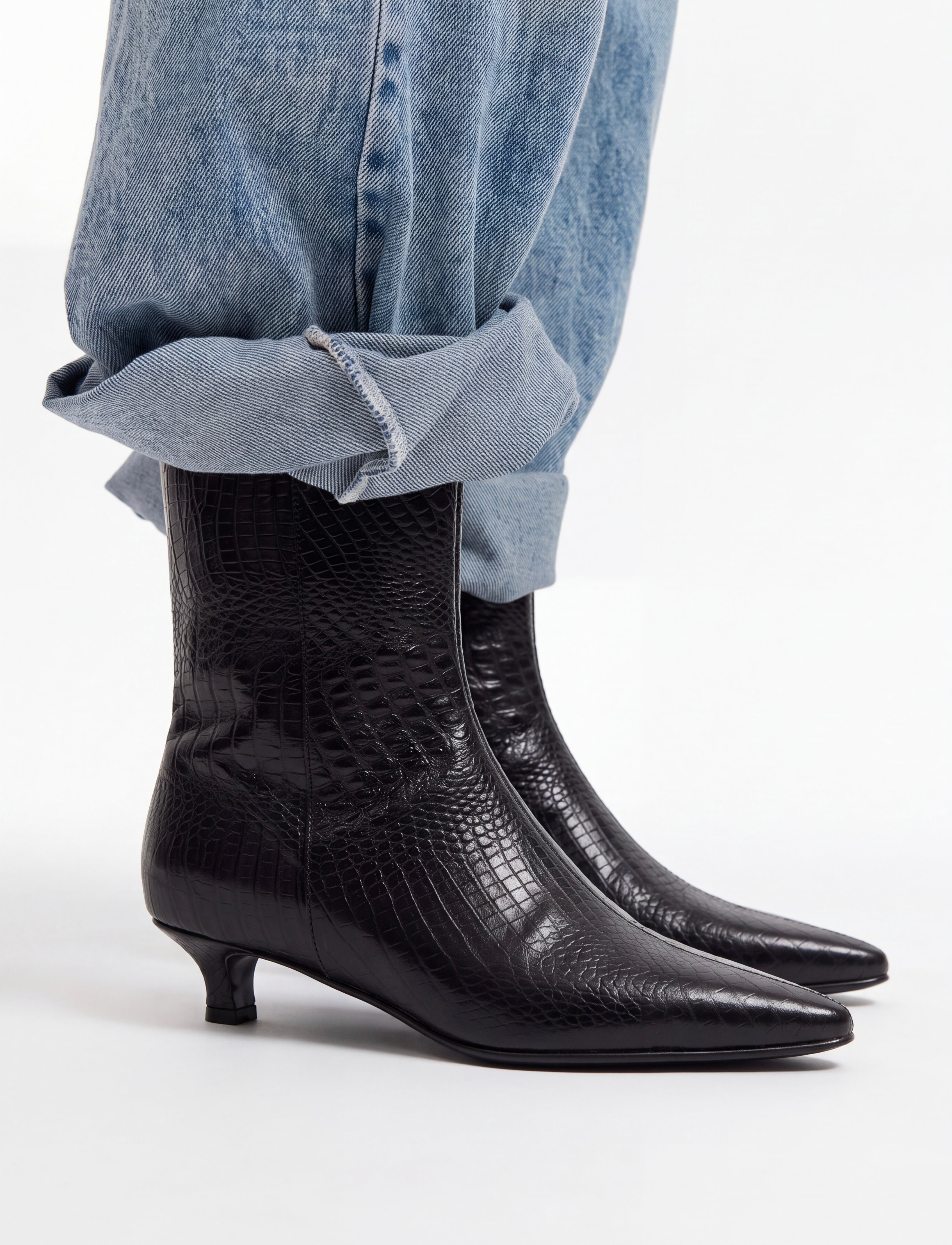 Clara Caiman Black