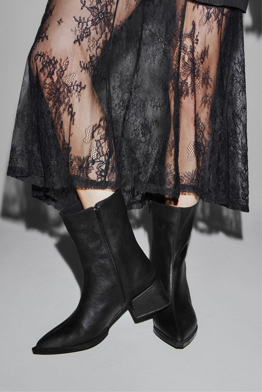 HELENA BLACK
