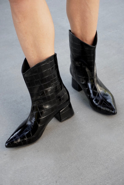 AURORA CROCO BLACK