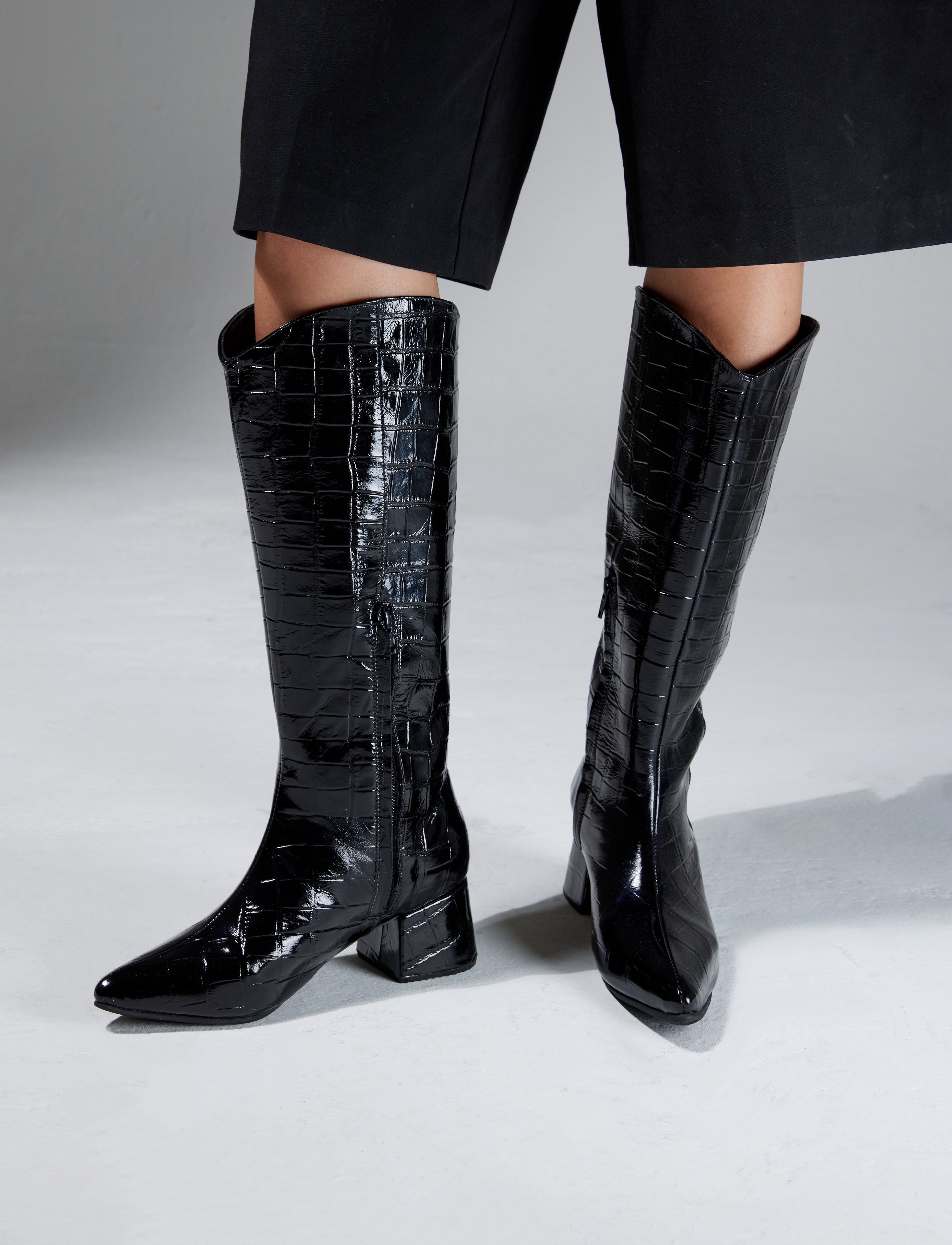Metis Croco Black